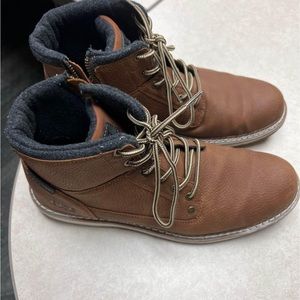 Buckle men’s chukka boots